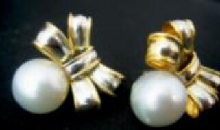 Pearl Ribbon Design Earrings