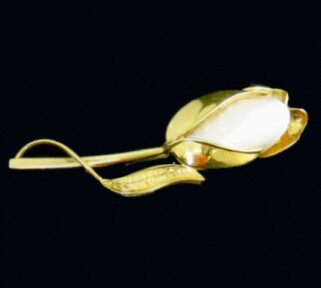 baroque oval south sea pearl in bud design