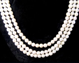 cultured pearls necklace